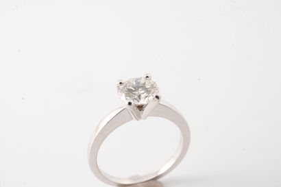 null Solitaire ring in 18k white gold surmounted by a 1.51ct brilliant-cut diamond,...
