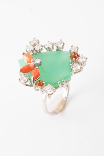 null 18k white gold ring set with a faceted chrysoprase plaque and topped with three...