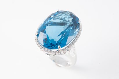 null Important 18k white gold ring set with a beautiful oval blue topaz in a diamond...