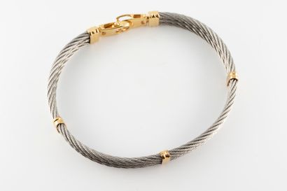 null Bracelet en or jaune 18k et fil d'acier torsadé, dans le goût de FRED. 
Poids...