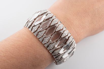 null Superb 18k white gold cuff bracelet formed by a line of diamond-cut crystals...