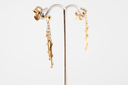 null Pair of earrings in 18k yellow gold, each formed by two bamboo sticks held by...