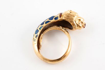 null Ring in 18k yellow gold surmounted by an enameled lion's head,
Gross weight:...