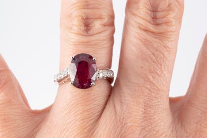 null 18k white gold ring set with an oval ruby in a line of brilliant-cut diamonds.
Gross...