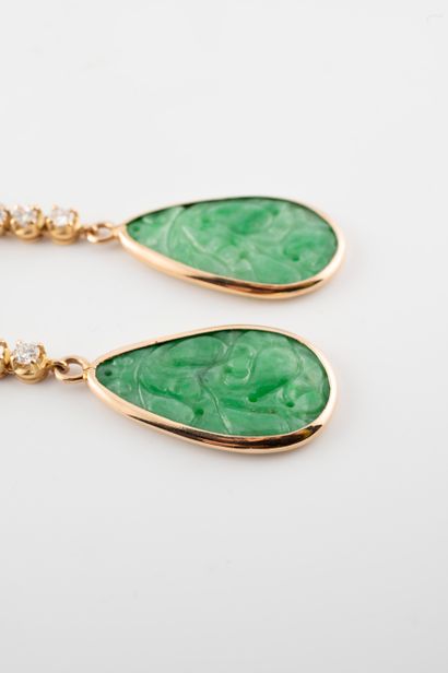 null Pair of earrings in 18k yellow gold adorned with round drop-shaped chased jade...