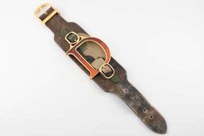 null CHRISTIAN DIOR
Leather and gilt metal watchband. 
Accessorized with a gilded...