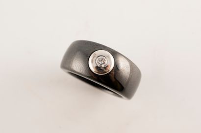 null MAUBOUSSIN 
Diamant du démon" model
Lustrous black ceramic ring set with a brilliant-cut...