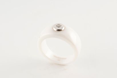 null MAUBOUSSIN
Modèle "Diamant de l'ange"
Bague en céramique blanche ornée d'un...