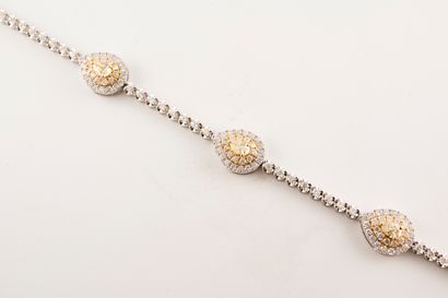 null Bracelet souple en or blanc 18k formé d'une ligne de diamants taille brillant...