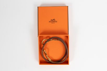 null HERMES Paris
Jumbo" double-row bracelet in fawn-colored leather, gold-plated...