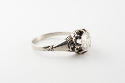 null Solitaire ring in 18k white gold set with a 1.20ct old-cut diamond. 
Gross weight:...