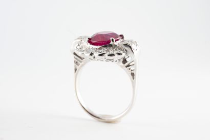 null 18k white gold ring set with a 3ct ruby in a geometrical shape entirely set...
