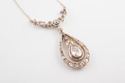null Delightful necklace in 14k yellow gold and silver forming a garland of flowers...