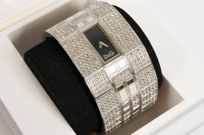 null DOLCE GABBANA
Bracelet watch in silver-plated metal adorned with Swarovski rhinestones....