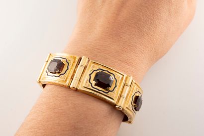 null Articulated 18k yellow gold bracelet with six rectangular links chased with...