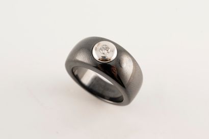 null MAUBOUSSIN 
Diamant du démon" model
Lustrous black ceramic ring set with a brilliant-cut...