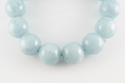 null Bracelet with aquamarine balls.
Weight : 58,20gr