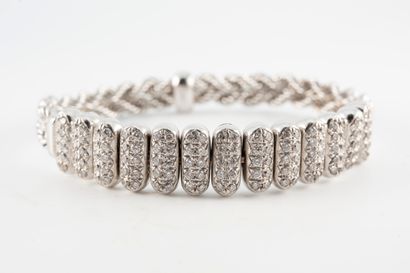 null VERNEY Paris
Bracelet en or blanc 18k orné de diamants taille brillant sur le...