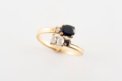 null AUGIS
Ring in 18k yellow gold centered with a brilliant-cut diamond in a moving...