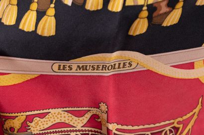 null HERMES Paris
Carré en soie imprimée "Les Muserolles", à bordure noire, rouge...