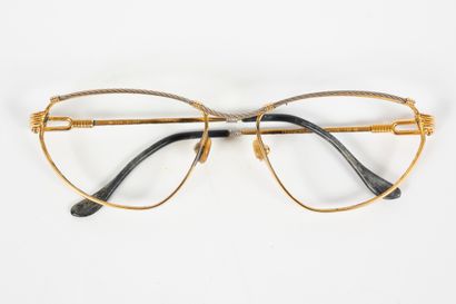 null FRED
Alizé" model
Pair of gold-plated and twisted steel wire eyeglasses. 
Signed...