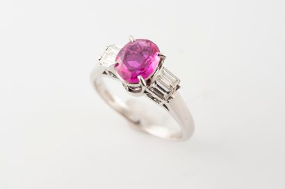 null Platinum ring set with a 1ct oval ruby flanked by 4 baguette-cut diamonds. 
Gross...