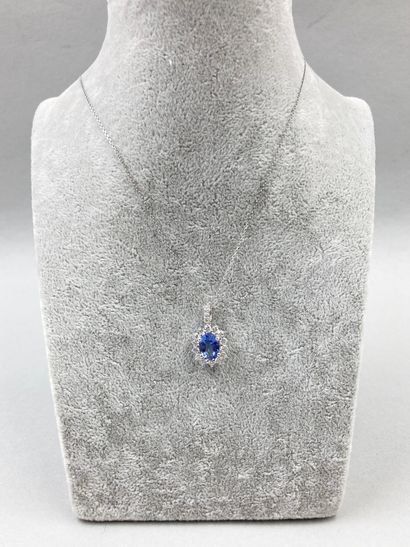null Oval pendant in 18k white gold set with an oval-cut tanzanite weighing 1.30...