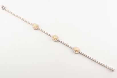 null Bracelet souple en or blanc 18k formé d'une ligne de diamants taille brillant...
