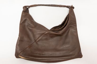 null BOTTEGA VENETA
A brown leather bag with a braided leather handle and a small...