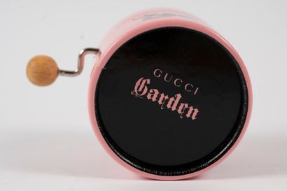null GUCCI
Gucci Garden music box.
Diameter: 5.5cm
Height: 4cm