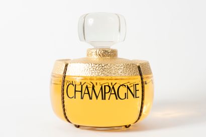 null YVES SAINT LAURENT « Champagne »
Flacon en verre, factice géant de décoration,...