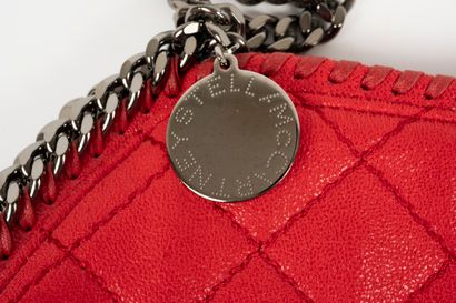 null STELLA MAC CARTNEY
Falabela" model
Quilted red vegan leather bag, rhodium-plated...