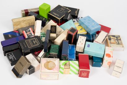 null Lot d’environ 50 miniatures homothétiques avec PDO et coffrets titrés dont Chanel,...