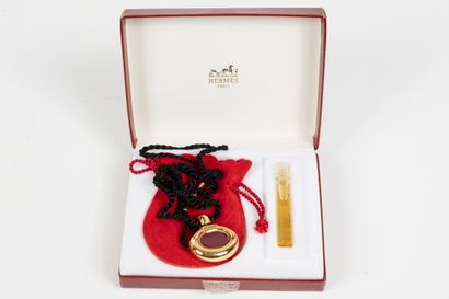 null HERMES « Parfum d’Hermès »
Luxueux coffret titré, contenant un flacon bijou...