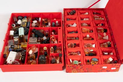 null Lot d’environ 70 miniatures homothétiques sans boîtes, PDO pour les parfumeurs,...