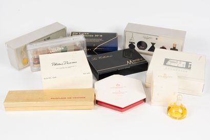 null Important lot d’environ 40 miniatures sans boites avec PDO dont Lalique, Tiffany,...