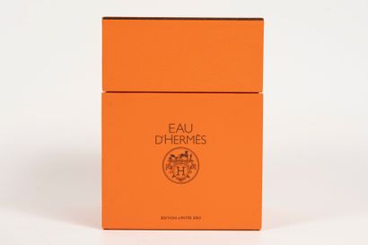 null HERMES « Eau d’Hermès » édition 2003
Flacon en cristal, panse rectangulaire,...