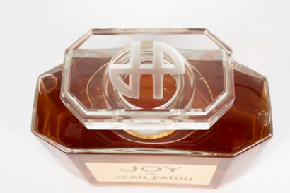 null JEAN PATOU « Joy »
Flacon en verre, factice géant de décoration, titré. 
H :...