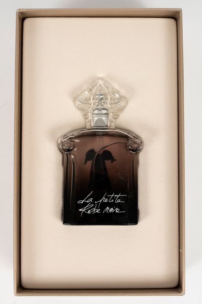 null GUERLAIN "La petite robe noire", first period. 
Glass bottle, spray bottle,...