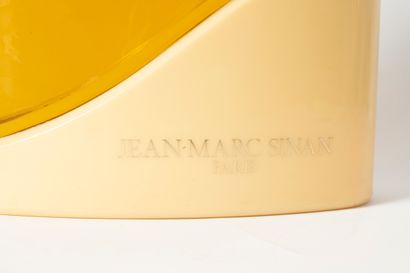 null JEAN-MARC SINAN « Sinan »
Flacon en verre, factice géant de décoration, titré....