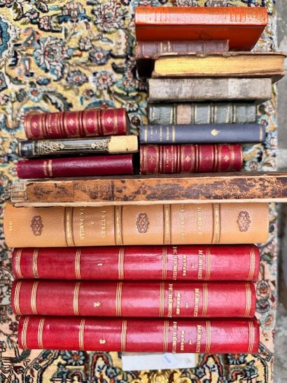  Lot de livres comprenant en partie ou complet : Honoré de Balzac; Mémoire de madame... Gazette Drouot