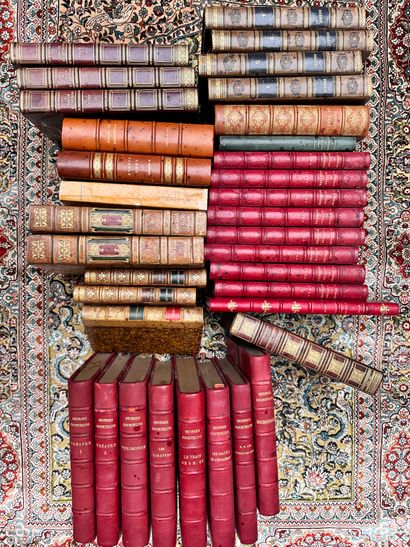  Lot de livres comprenant en partie ou complet : Momensen Histoire Romaine, Baudelaire... Gazette Drouot