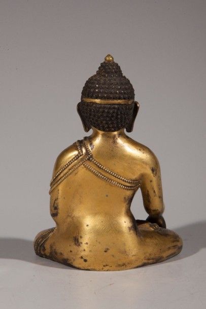 null Buddha Maravijaya assis dans la prise de la terre à témoin, bumishparshamudra...