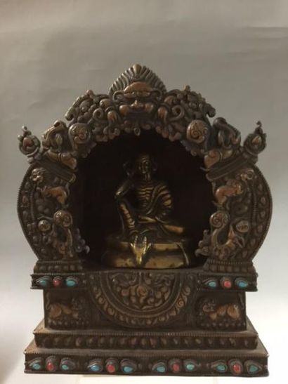 CHINE TIBET Autel votif de Jetsün Milarépa, maître du Bouddhisme Tibétain en bronze...