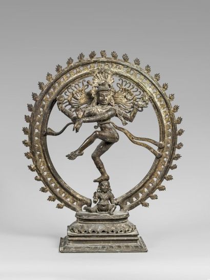 INDE CHOLA " Shiva NataRaja " . Bronze à patine calcaire . Inde du Sud. Tamil Nadu....