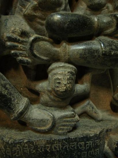 INDE BIHAR Le couple divin Vishnu Lakshmi assis en Lalitasana , tendrement enlacés...