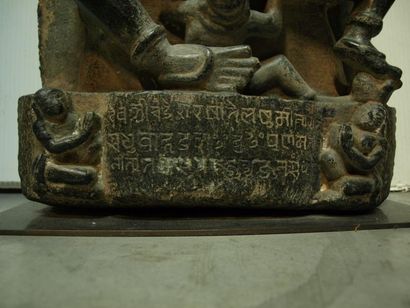 INDE BIHAR Le couple divin Vishnu Lakshmi assis en Lalitasana , tendrement enlacés...
