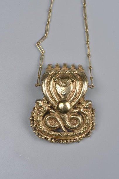 INDE Jadanagam, bijoux d'ornement de coiffure finement ciselé d'un cobra Naja. Or,...