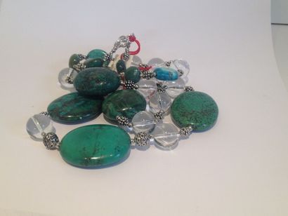 TIBET Collier recomposé selon la tradition de perles de turquoises, cristal de roche,...