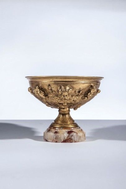 null ETLING-Coupe ART DECO en bronze doré reposant sur un socle en marbre, signé...